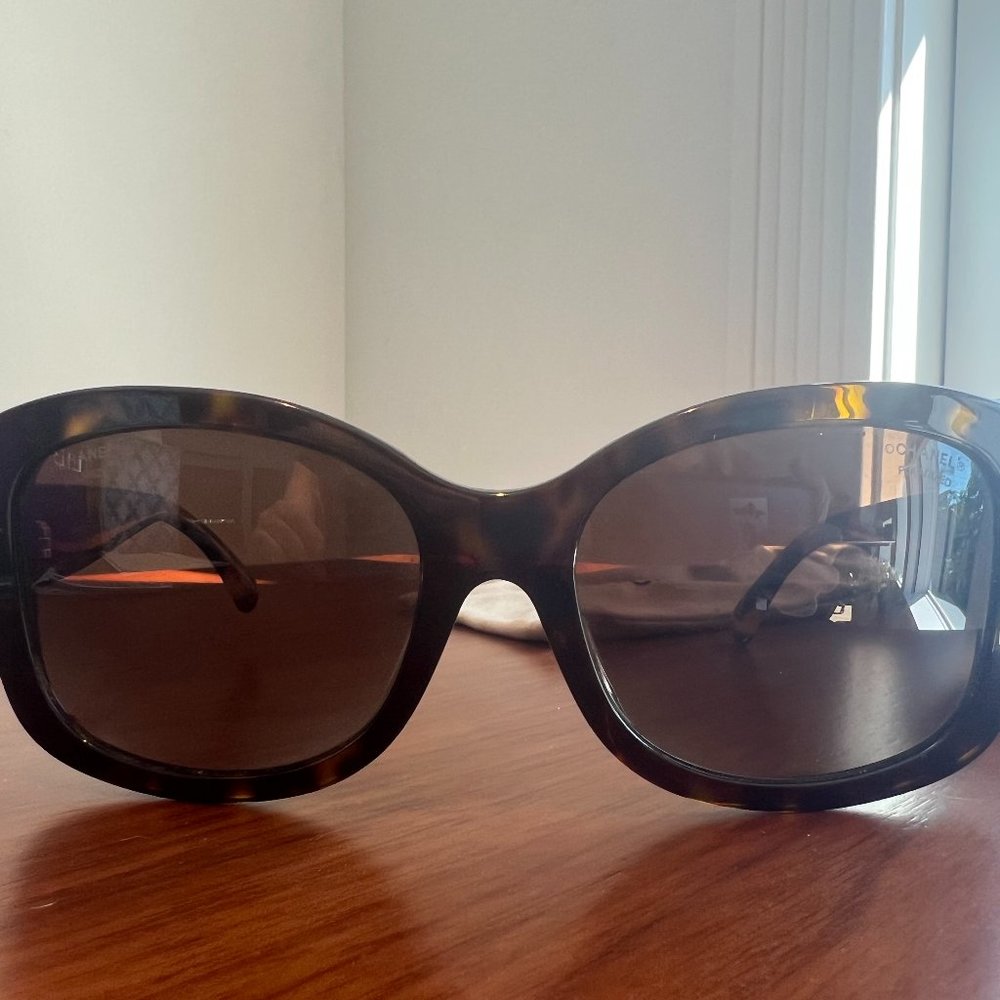 CHANEL brown tortoise square sunglasses